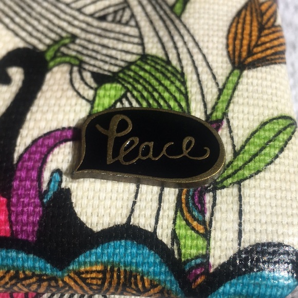 SakRoots wristlet purse with battery pack - Picture 6 of 7